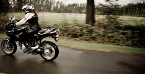 Assicurazione Moto e Scooter, cosa sapere e come risparmiare online